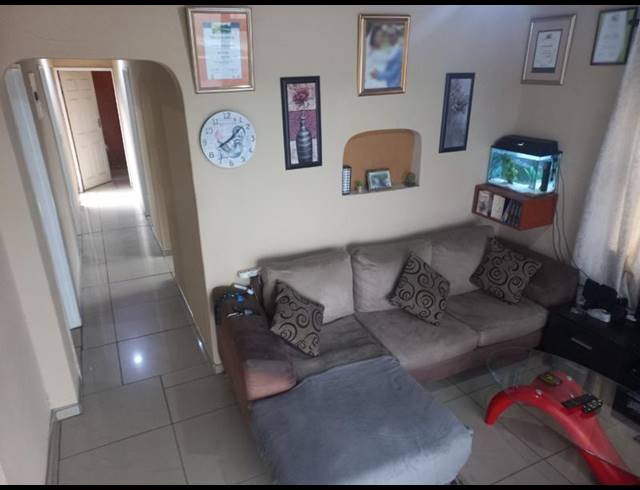 3 BEDROOM HOUSE FOR SALE IN LAMONTVILLE